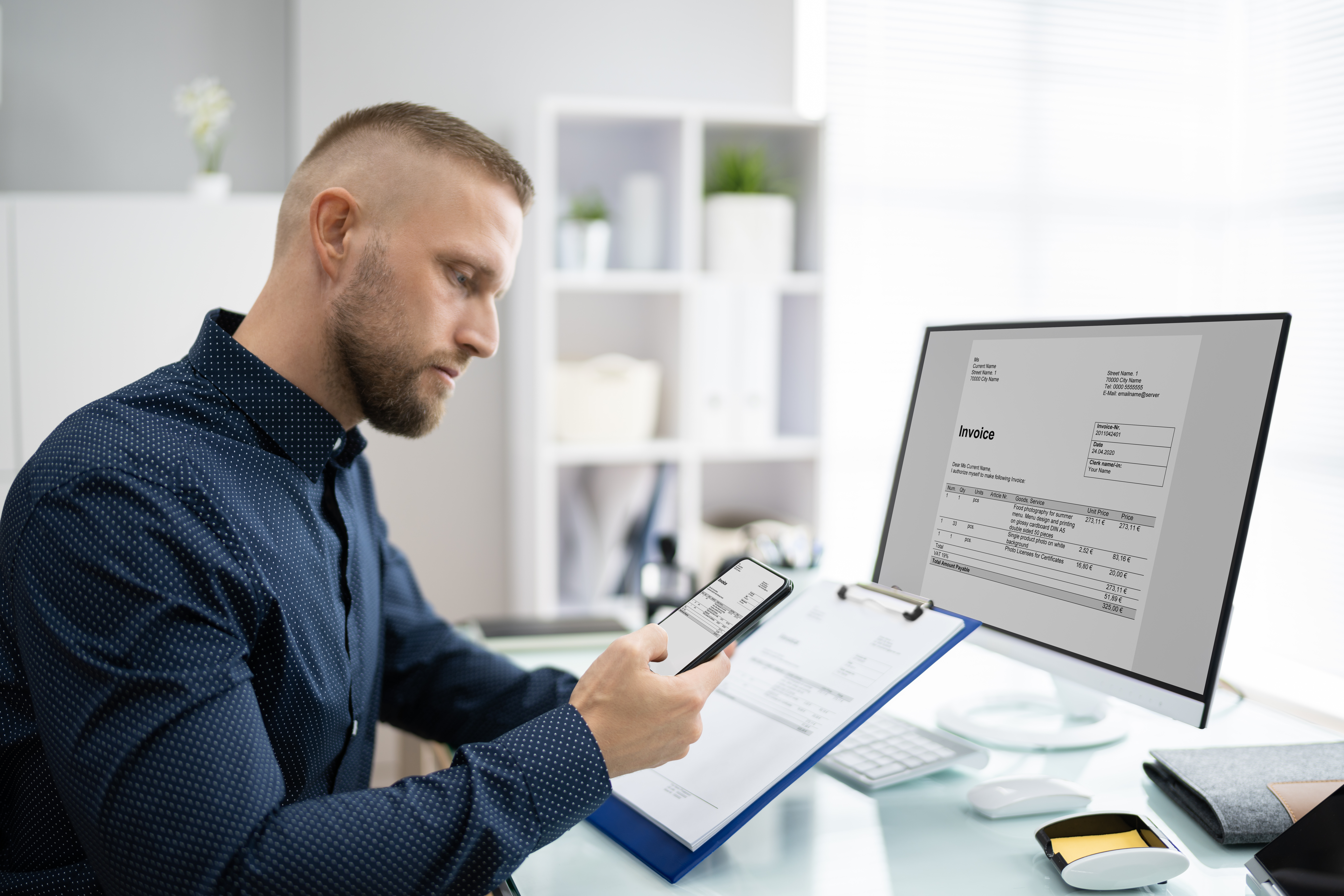 A fraud alert on a cellphone